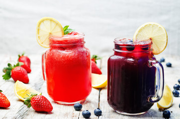 Fototapeta na wymiar blueberry and strawberry lemonades
