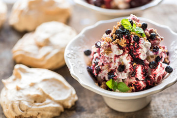 Meringues pavlova cake