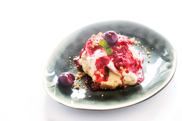 Meringues pavlova cake