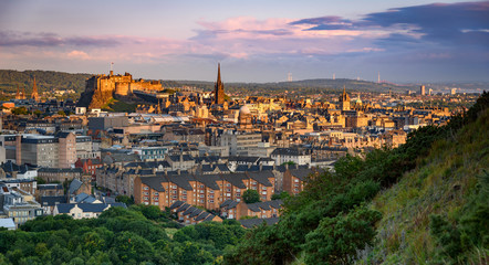 Fototapeta na wymiar Edinburgh skyline