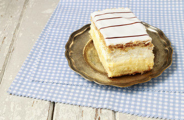 Cream pie made of two layers of puff pastry, filled with whipped