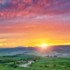 Fototapeten Schöne Toskana-Landschaft bei Sonnenaufgang, Italien © sborisov