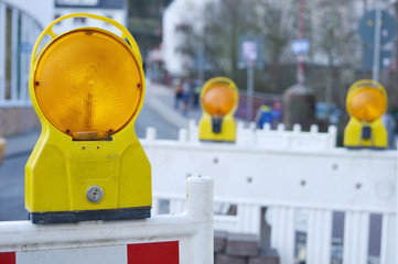 Baustelle mit Warnleuchten