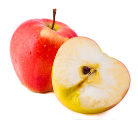 Изолированное яблоко на белом фоне