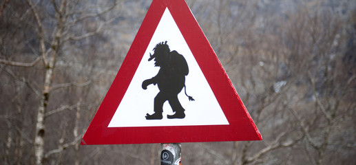 Crossing troll - obrazy, fototapety, plakaty