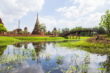 Obraz premium Tourist travel to visit ancient pagoda at Wat Mahathat temple, Ayutthaya, Thailand