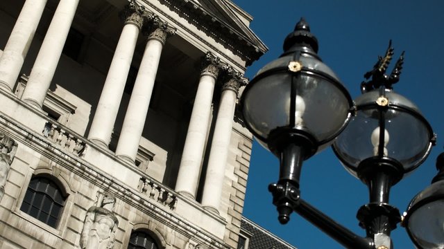 Bank of England, London, focus pull from lamp post