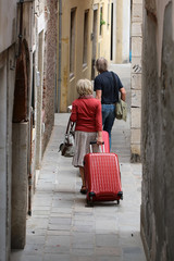 Obraz premium Aged couple with suitcases