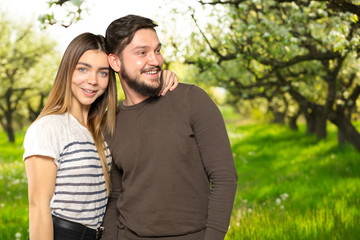 Obraz premium Cheerful young couple standing