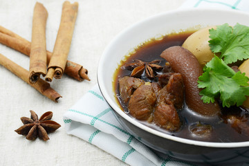eggs and pork stewed in gravy