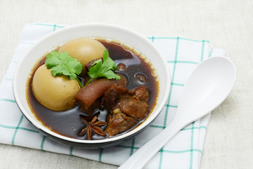 eggs and pork stewed in gravy