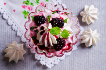 Dessert of meringue and cream