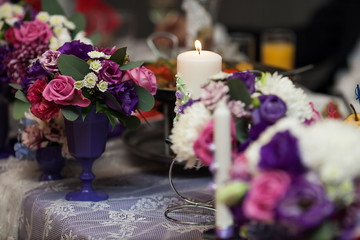 Obraz premium wedding decoration table with purple flowers and candle