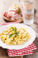 Tortellini with cheese and ham