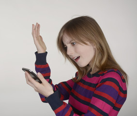 Mädchen mit smartphone