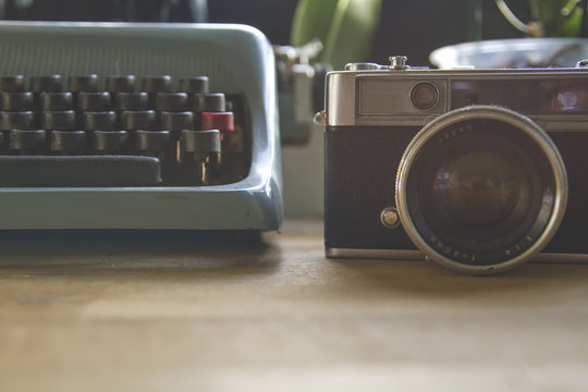 old photocamera and typewriter on a desk
