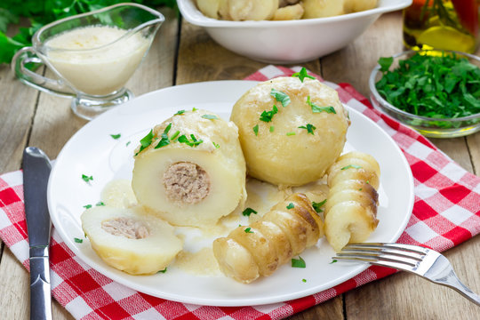 Potatoes stuffed with minced meat in cream sauce