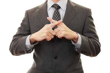 禁止の意思表示をする男性