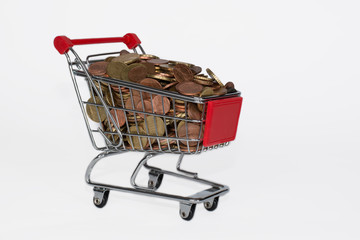 Kleingeld im Einkaufswagen