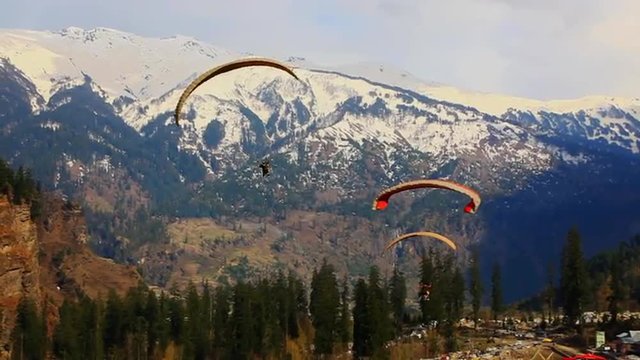 Locked-on shot of paragliders over mountain range, Manali, Himachal Pradesh, India