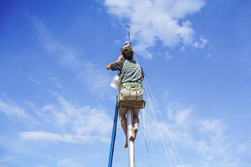 Repair yacht mast