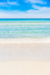 Fototapeta na wymiar Picturesque view of an beautiful sandy beach