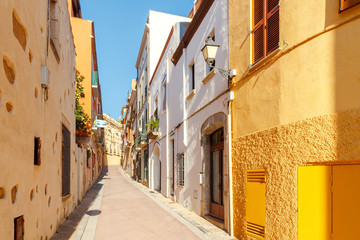 Fototapeta na wymiar Tossa de Mar. The traditional city street.