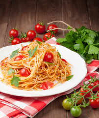 Spaghetti pasta with tomatoes and parsley