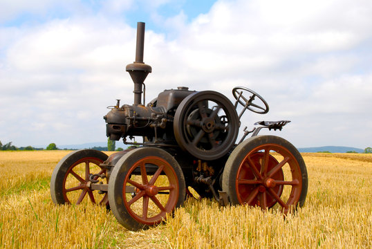 Traktor Antik