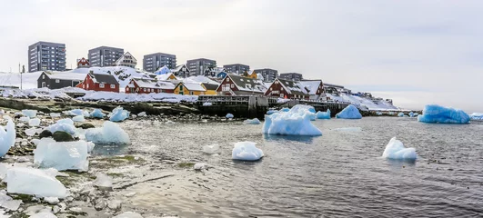 Papier Peint photo autocollant Cercle polaire Vue sur le vieux port de Nuuk