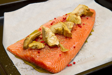 raw salmon with artichokes and red pepper