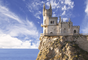 Naklejka premium Swallow's Nest castle on the rock over the Black Sea early in the morning. Gaspra. Crimea, Russia