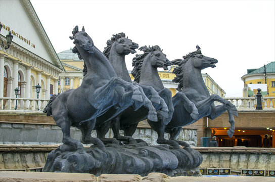 Sculpture of the jumping horses in Aleksandrovsk to a garden in the city of Moscow

