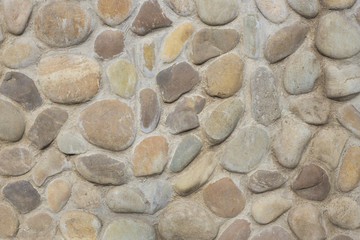 Pebble coating of a wall