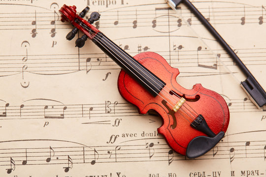 violin on of notes background