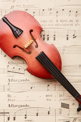 Fototapeta premium violoncello on of notes background