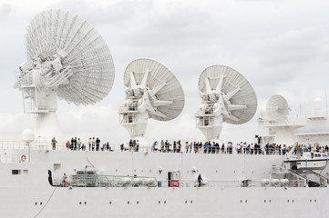 satellite system on top of a  ship © catherinelprod