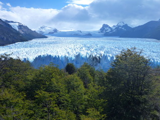 Fototapeta na wymiar amazing glacier perito moreno in argentinian patagonia