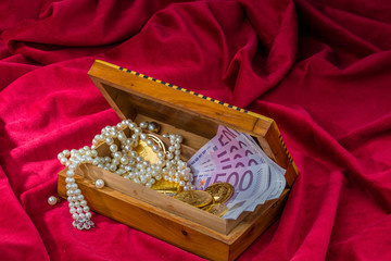 Gold und Schmuck