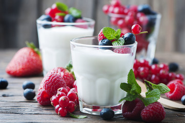 Healthy yougurt with mix of berry - obrazy, fototapety, plakaty