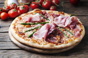 Italian pizza with ham and asparagus