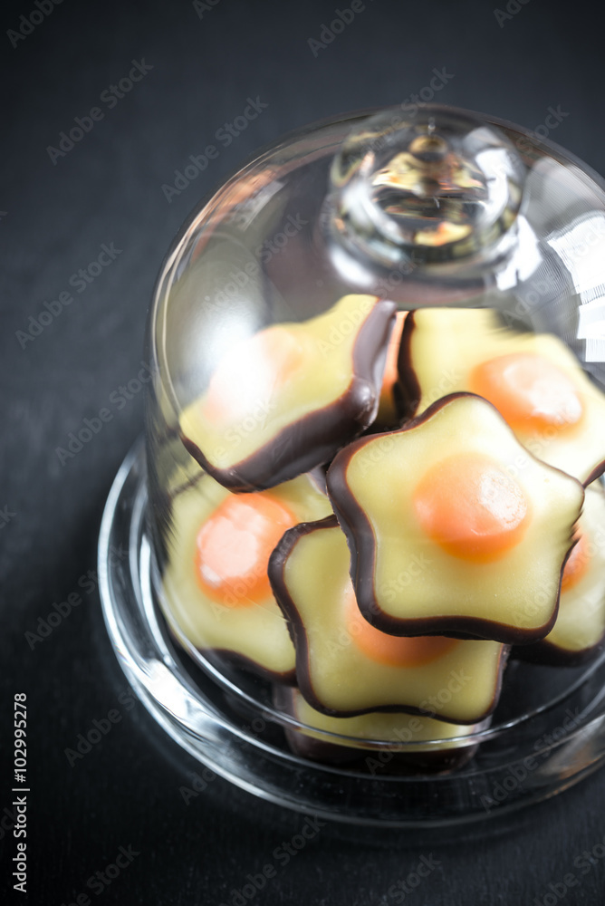 Poster Fondant candies under the glass dome