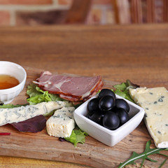 käse und oliven