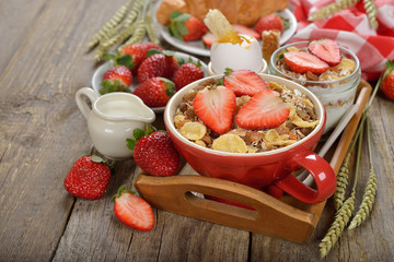 Muesli with strawberries