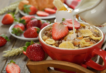 Muesli with strawberries