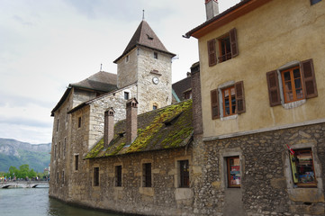 Fototapeta na wymiar View of the canal in city centre of Annecy