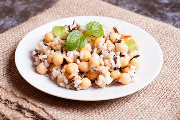 Warm salad with brown rice, chickpeas, wild rice and mint