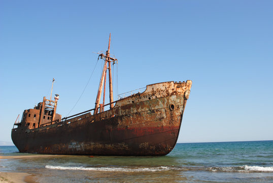 relitto di una nave arenata