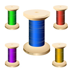 5 катушек с нитками на светлом фоне