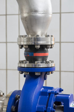 Schwingungsd&auml;mpfer f&uuml;r Pumpen und Rohrleitungen
